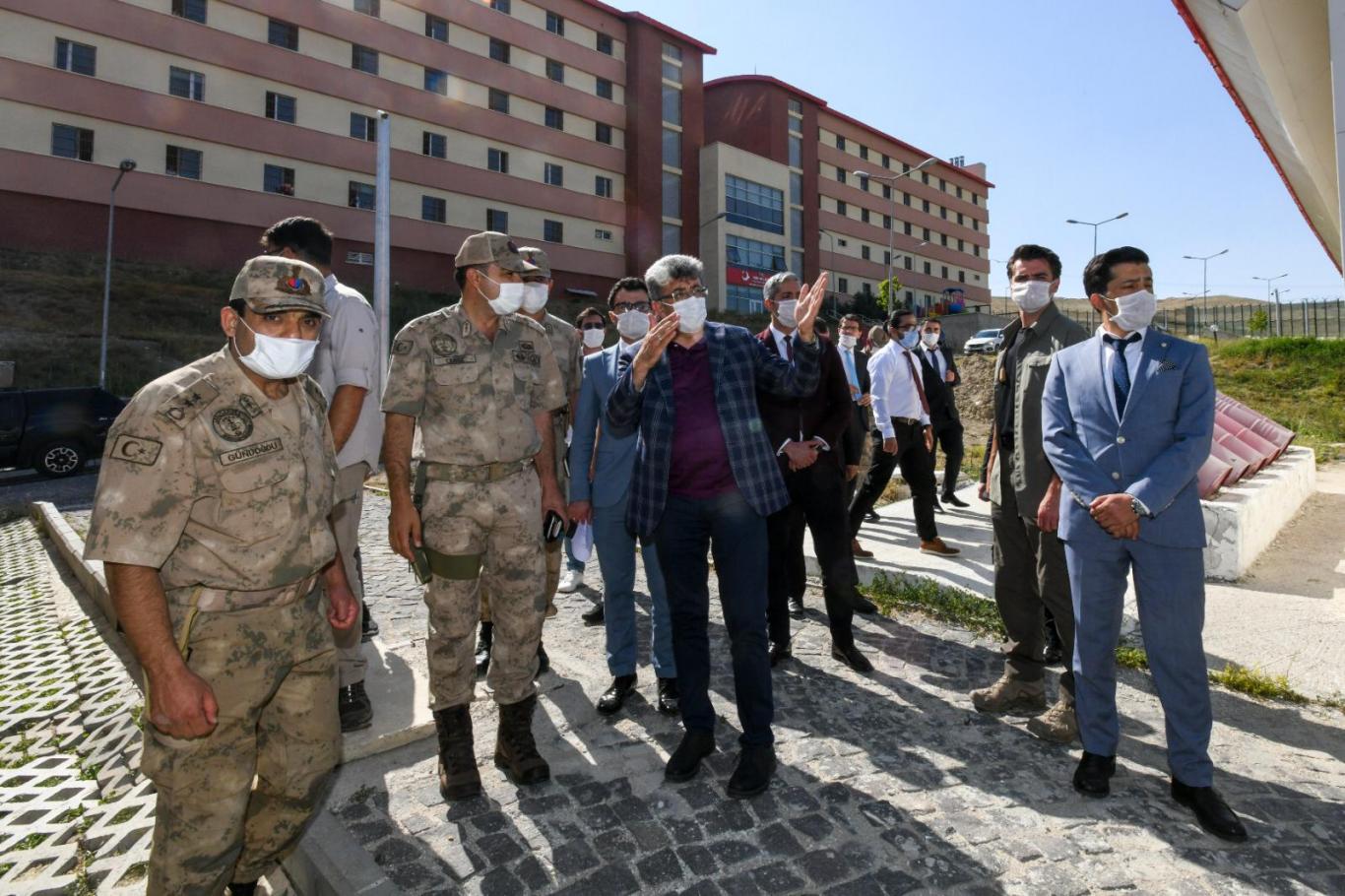 Van Valisi Bilmez'den il göç idaresine ziyaret